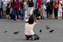 A_tour_in_Paris_Tower_photographer.jpg