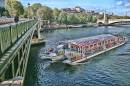 Bateau_Mouches_Pont_de_Tournelles_Paris_France.jpg