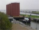 woophy-tug_with_tanks_on_barge.jpg